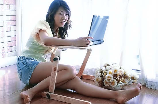 folding-and-movable-wooden-free-standing-laptop