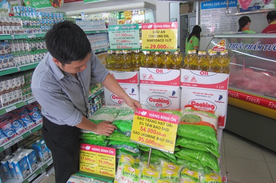 Chương trình bình ổn thị trường là một trong những hoạt động có hiệu quả trong cuộc vận động “Người Việt Nam ưu tiên dùng hàng Việt Nam”. Ảnh: Vũ Yến