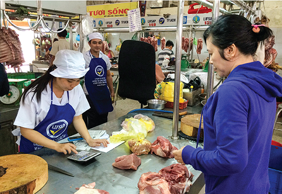 Cửa hàng bán thịt heo VietGAP đầu tiên tại TPHCM chỉ mở cửa từ 6-10 giờ sáng mỗi ngày. Ảnh: Bảo Uyên