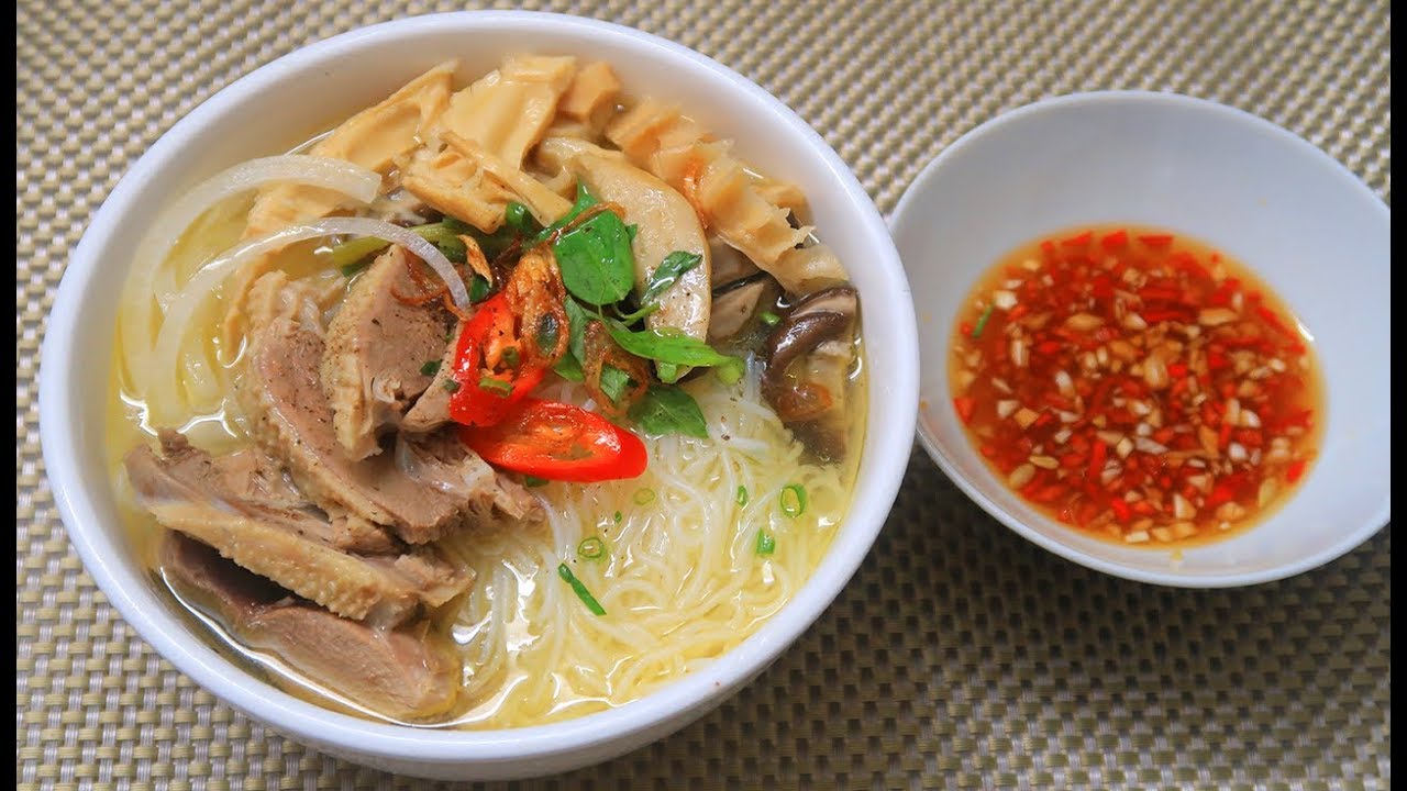 Lượng calo trong bún măng gà