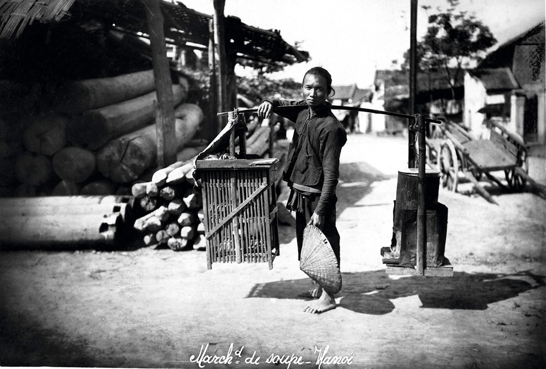 Gợi nhớ hình ảnh gánh hàng rong và đường phố Hà Nội xưa qua triển ...