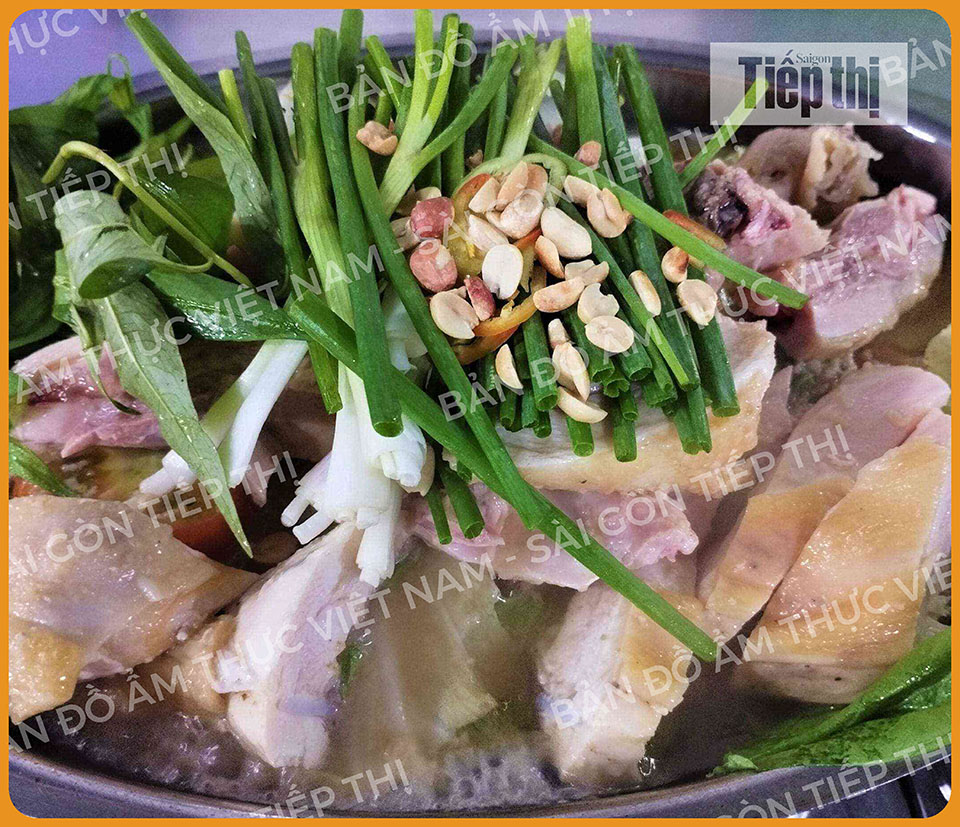 Bản đồ ẩm thực: Đặc sản gà hấp hèm ngon nức tiếng Hóc Môn