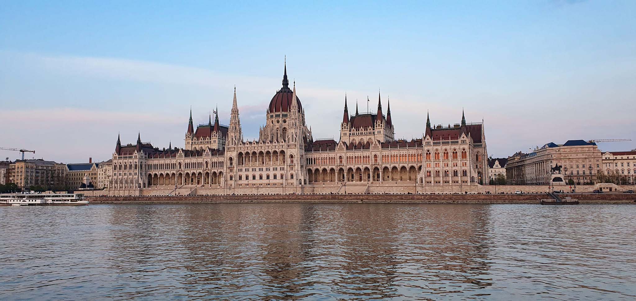 Dạo quanh Budapest, ngắm những công trình cổ kính