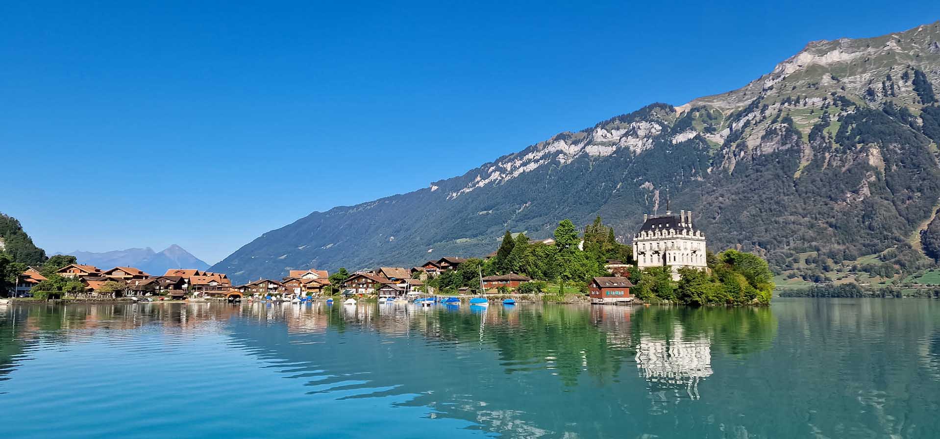Đến Thụy Sĩ, ngắm làng Iseltwald soi bóng bên bờ hồ Brienz thơ mộng