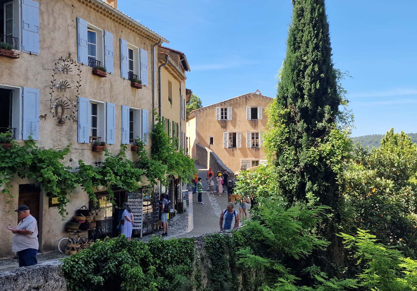 Moustiers-Sainte-Marie, ngôi làng 1600 năm tuổi đẹp bậc nhất nước Pháp