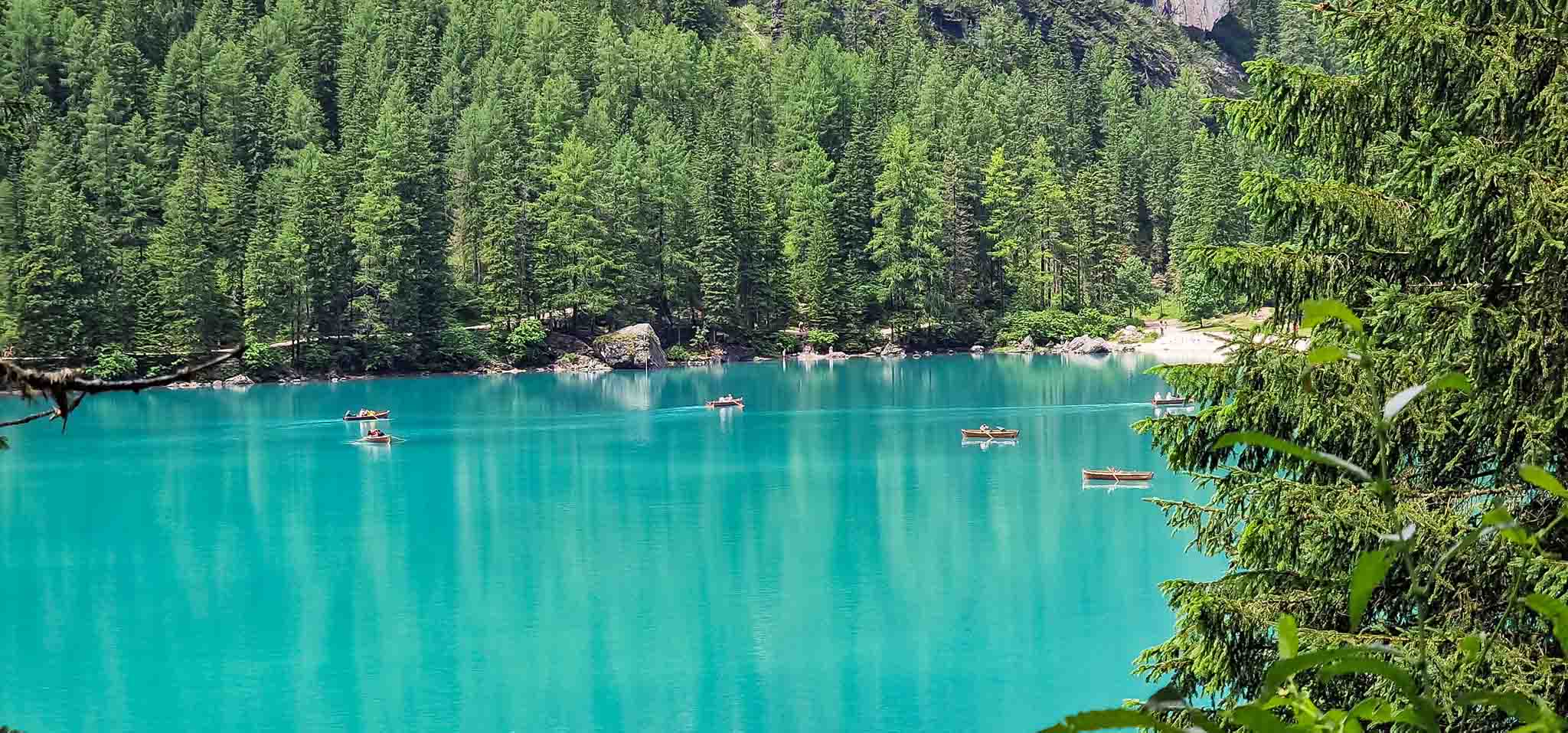 Lago di Braies, hồ nước xanh biếc ở miền Bắc nước Ý