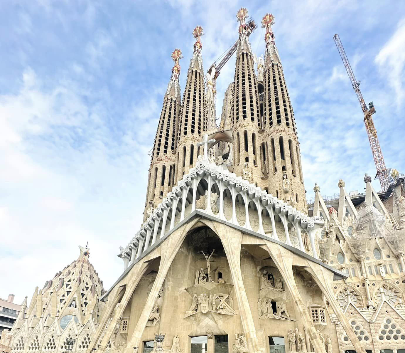 Đến Barcelona ngắm những công trình kiến trúc ấn tượng