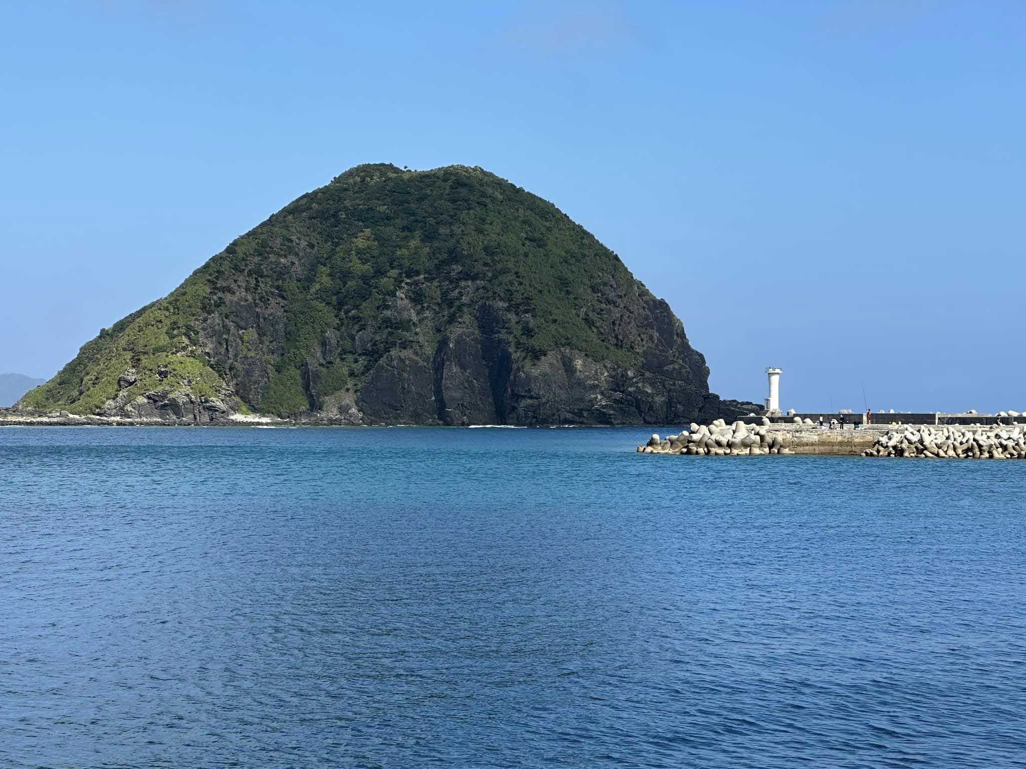 Ngắm biển xanh tại đảo Tokashiki ở miền Nam Nhật Bản
