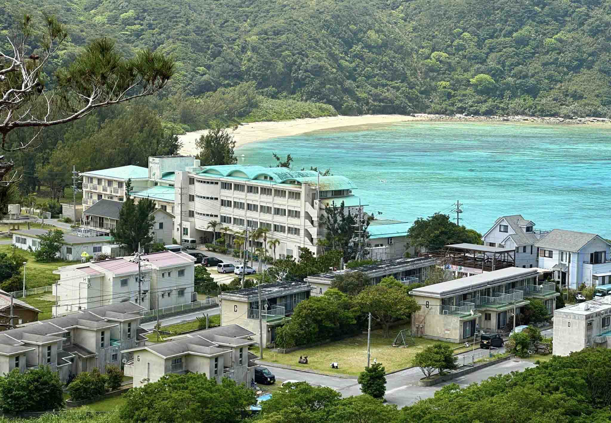 Ngắm biển xanh tại đảo Tokashiki ở miền Nam Nhật Bản