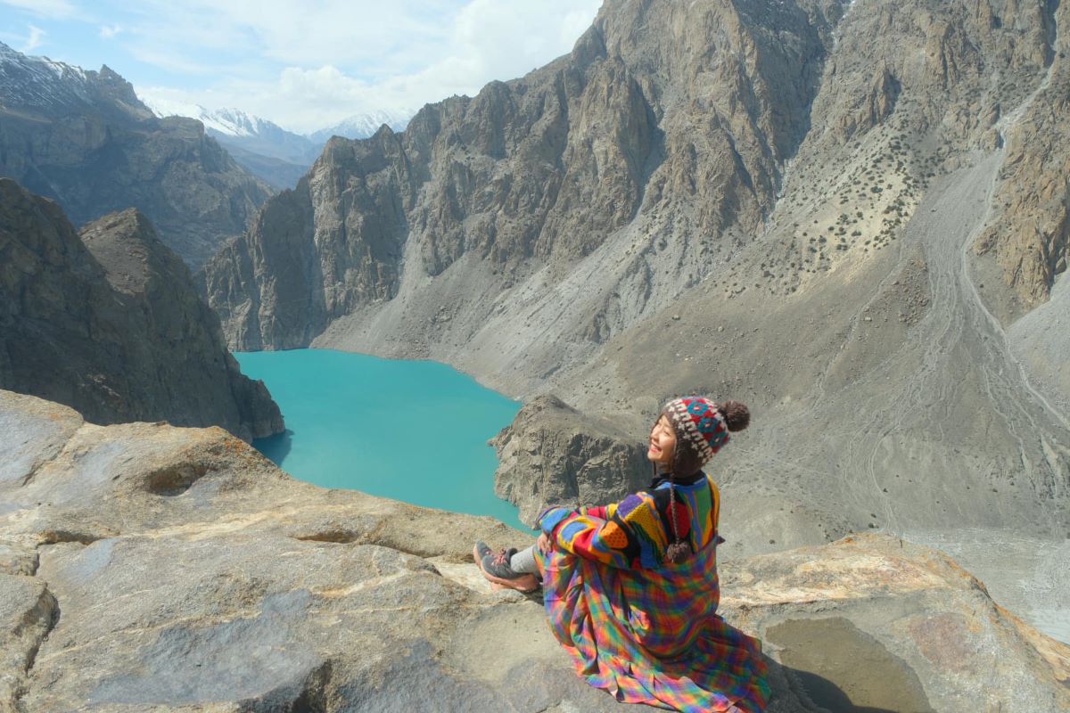 Hồ nước xanh biếc được tạo ra từ động đất ở Pakistan