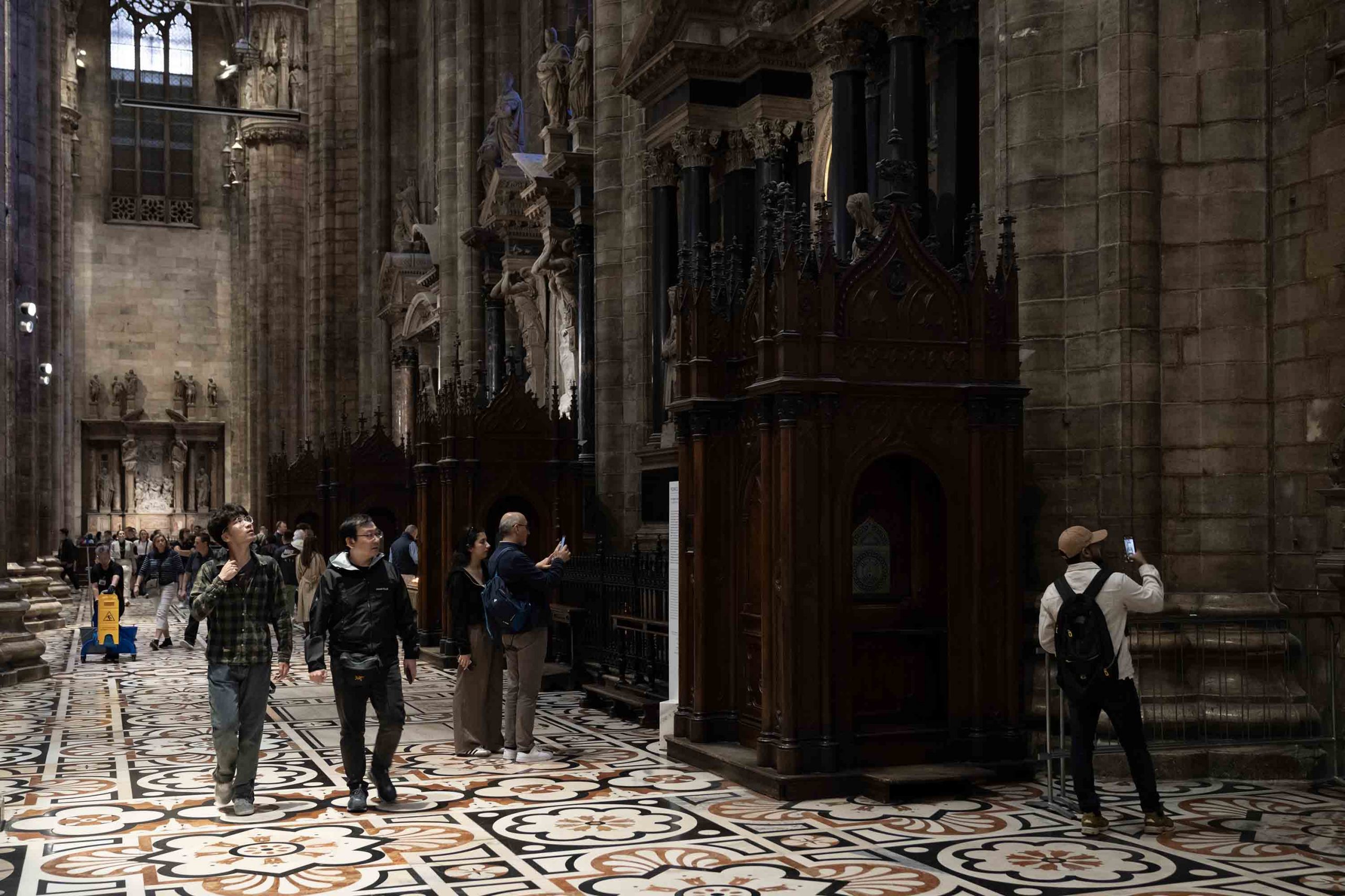 Ngắm nhà thờ tốn hơn 500 năm xây dựng ở Milan, Ý