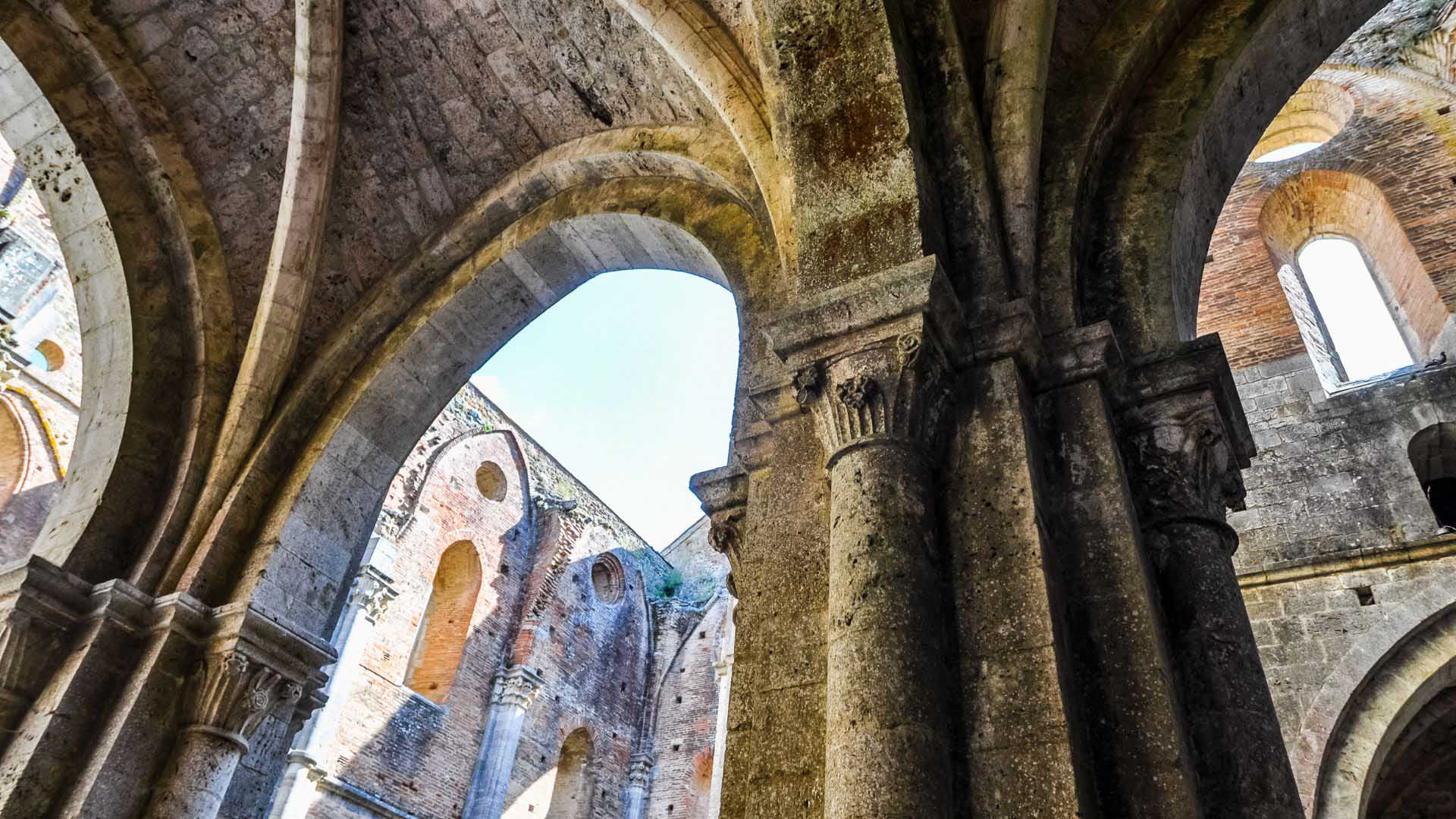 Khung cảnh hoài cổ tại ‘tu viện không mái’ ở vùng Tuscany nước Ý