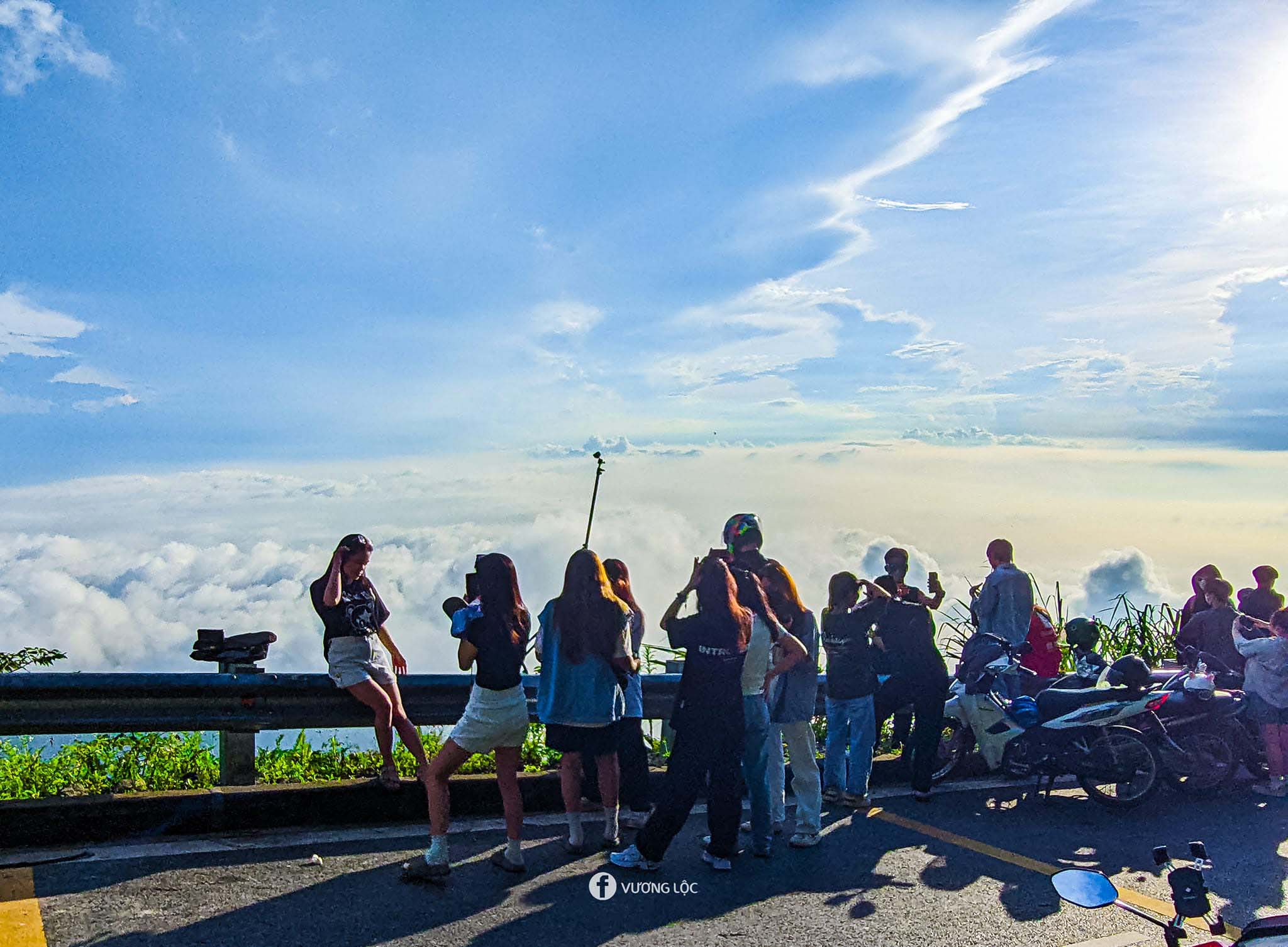 Điểm ‘săn mây’ ngay giữa Hà Nội hút khách check-in